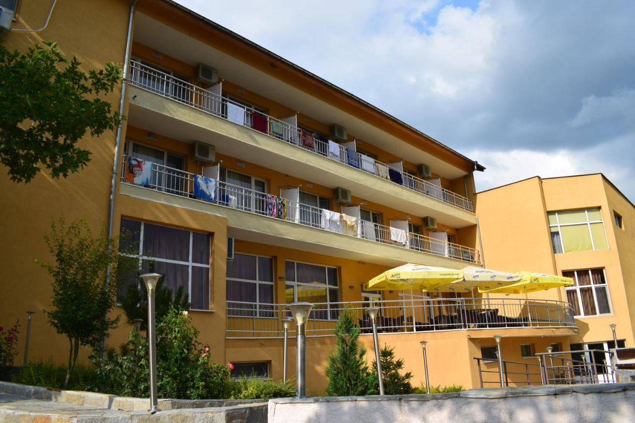 Hotel Bojur Mineralni Bani Exterior foto